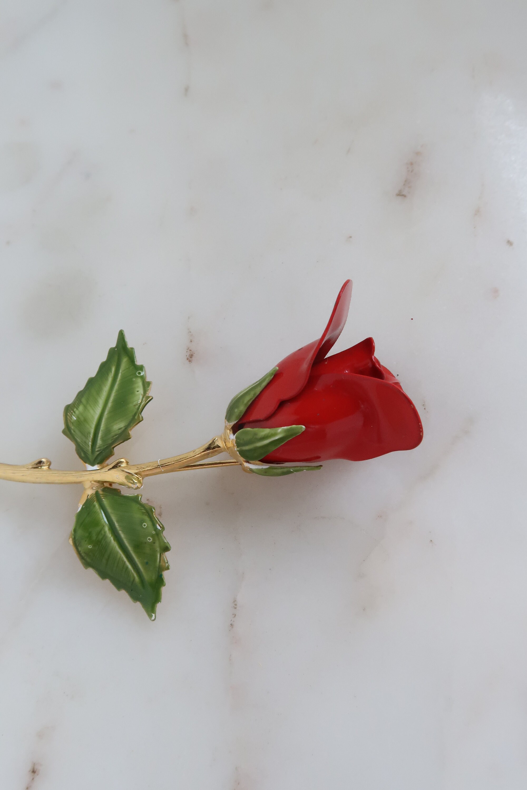 Edward Cuming Red & Khaki Crying Flower Rosette Brooch Pésame Artisanal Brooch – Edward Cuming main image 3