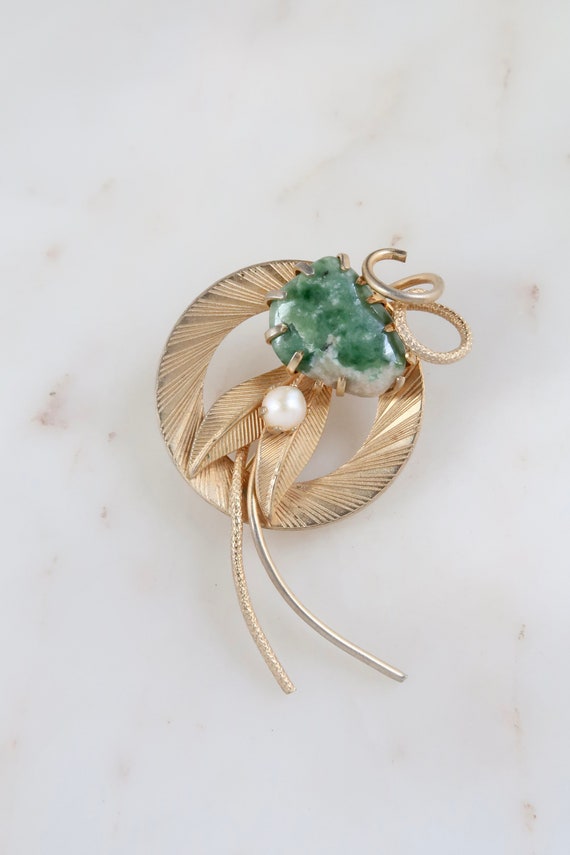Vintage Jadeite Gold Round Brooch