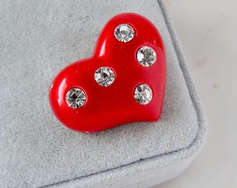 Broche vintage con corazón rojo y diamantes de imitación