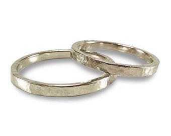 Klassische Trauringe aus Weißgold handgeschmiedet, strukturierte Oberfläche Eheringe Hochzeit - handgefertigt by SILVERLOUNGE