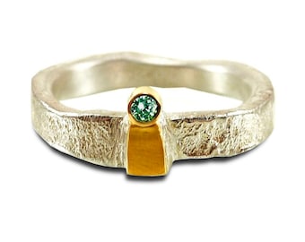 Unique ring, solitaire ring made of silver with gold and emerald, forged sterling silver with a unique structure, 24 carat yellow gold