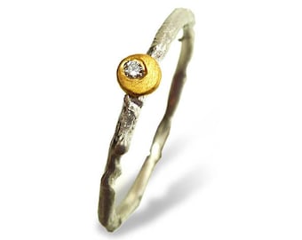 Ring made of sterling silver yellow gold 24 ct. Diamond brilliant, diamond pre-inserted ring, structure forged by goldsmith, handmade