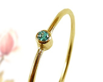 Delicate 1.5 mm gold ring with emerald, engagement ring, accessory ring, handmade