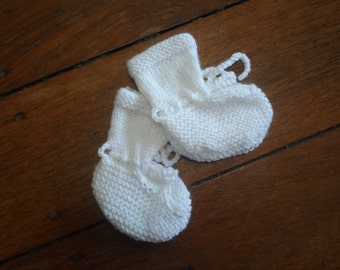 x Baby Booties, knitted in soft baby yarn