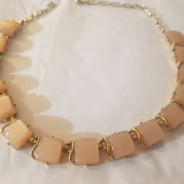 Vintage CORO Moonglow CARAMEL Peachy THERMOSET Necklace 17.25 Long