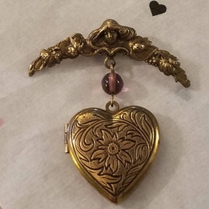 Vintage Heart Brooch Picture Locket Pretty Nouveau Woman Purple Glass Flower Detail