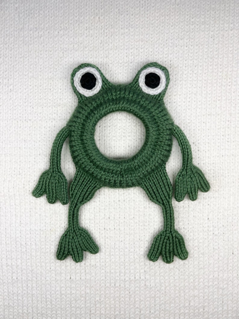 Camera buddy Knit frog lens prop, photography helper, camera lens pal, DSLR camera toy, photography attention grabber image 10