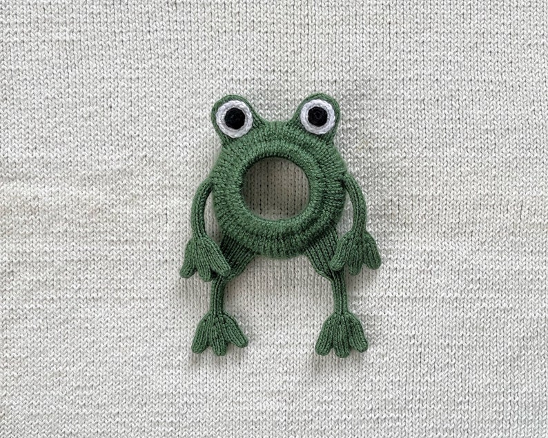 Camera buddy Knit frog lens prop, photography helper, camera lens pal, DSLR camera toy, photography attention grabber image 7