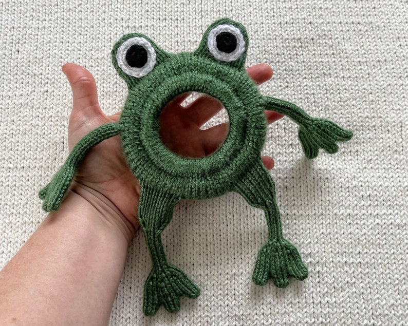 Camera buddy Knit frog lens prop, photography helper, camera lens pal, DSLR camera toy, photography attention grabber image 3