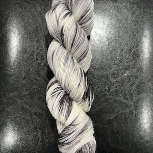 Sewlivi Dyes Yarn - Yarn Destash