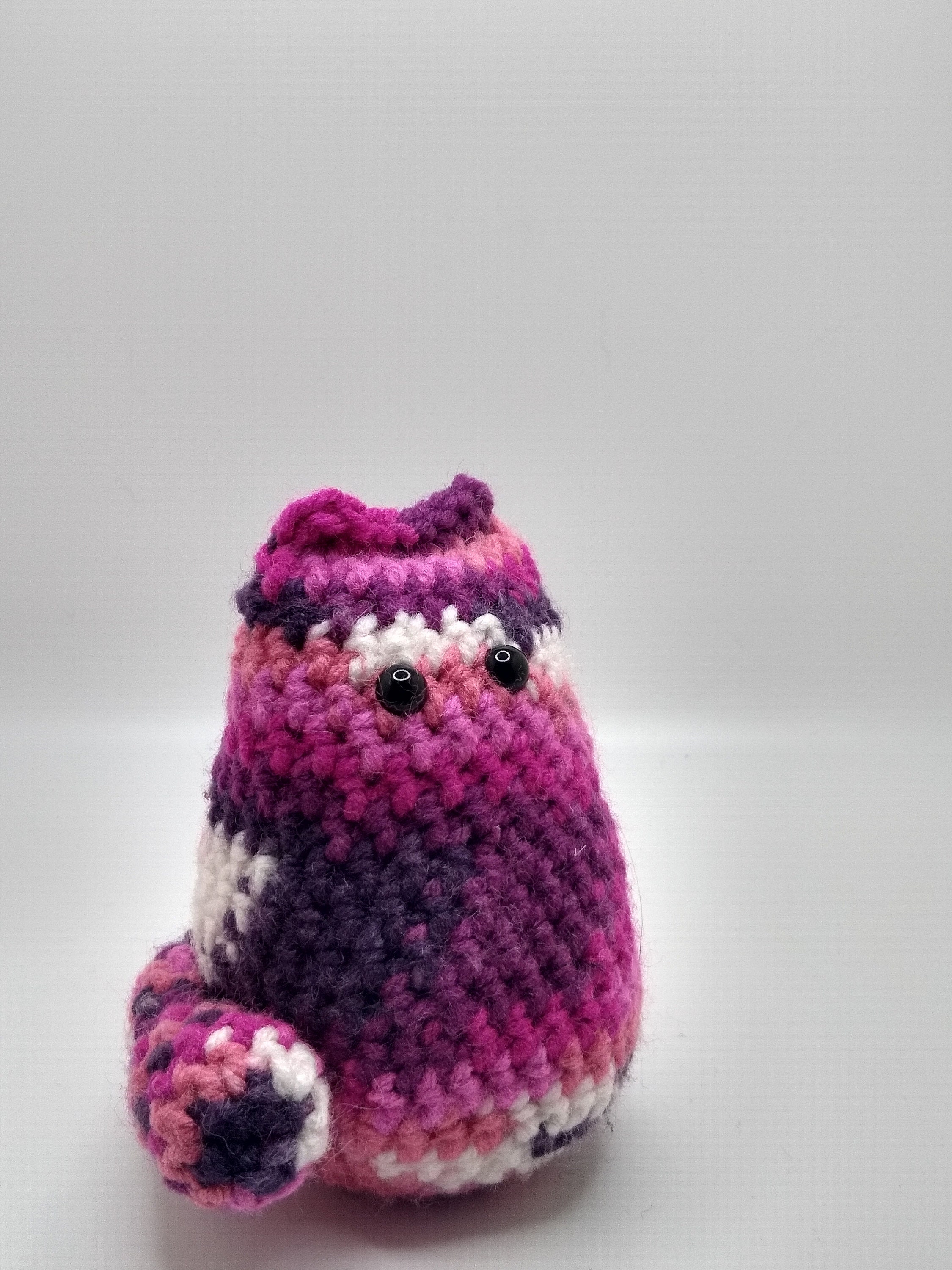 small berry colored amigurumi cat plushy desk buddy - Thumbnail 2
