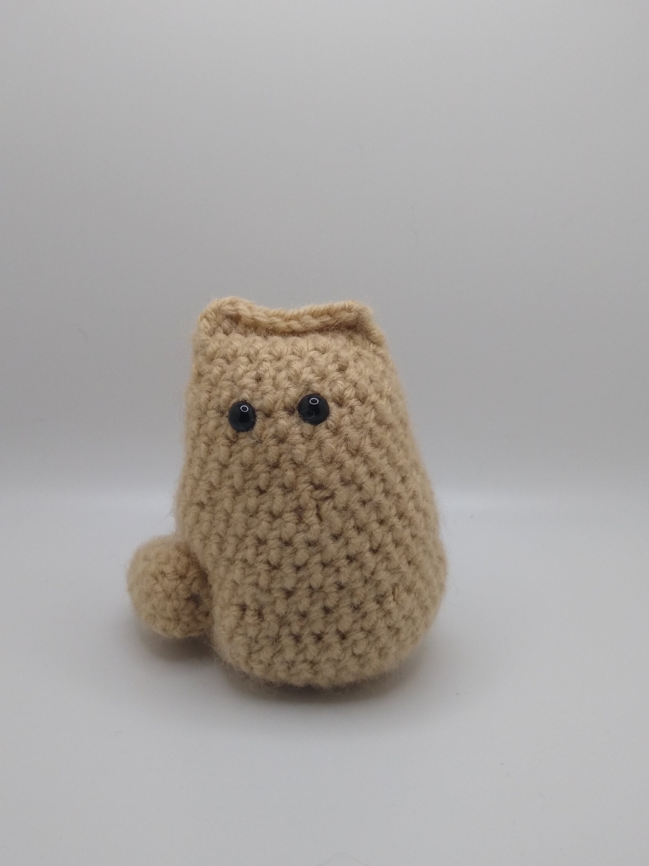 small buff/tan amigurumi cat plushy desk buddy - Image 1