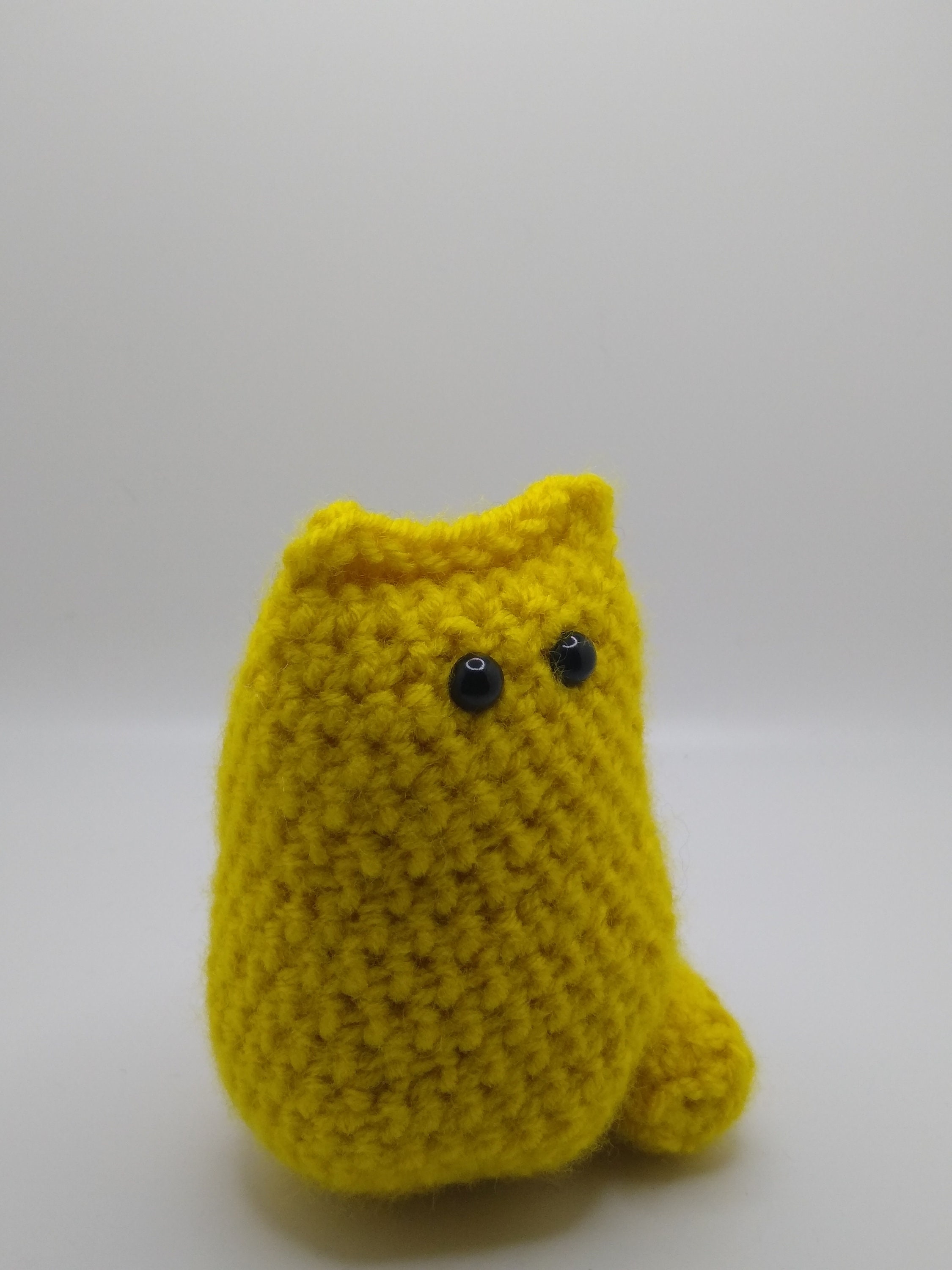 small yellow amigurumi cat plushy - Thumbnail 2