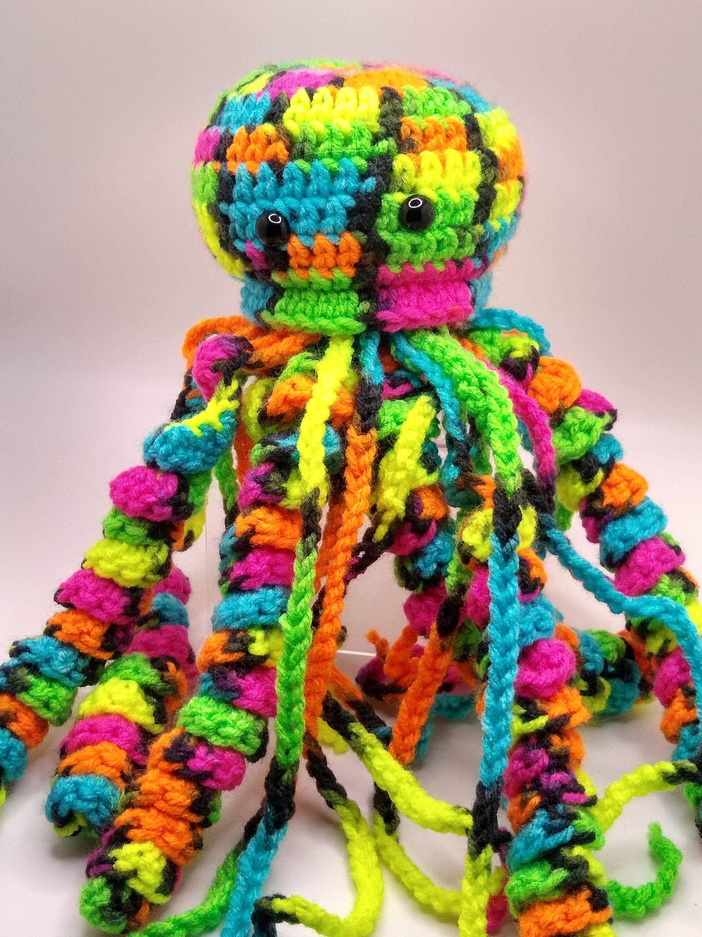 blacklight amigurumi jellyfish plushy desk buddy - Thumbnail 4
