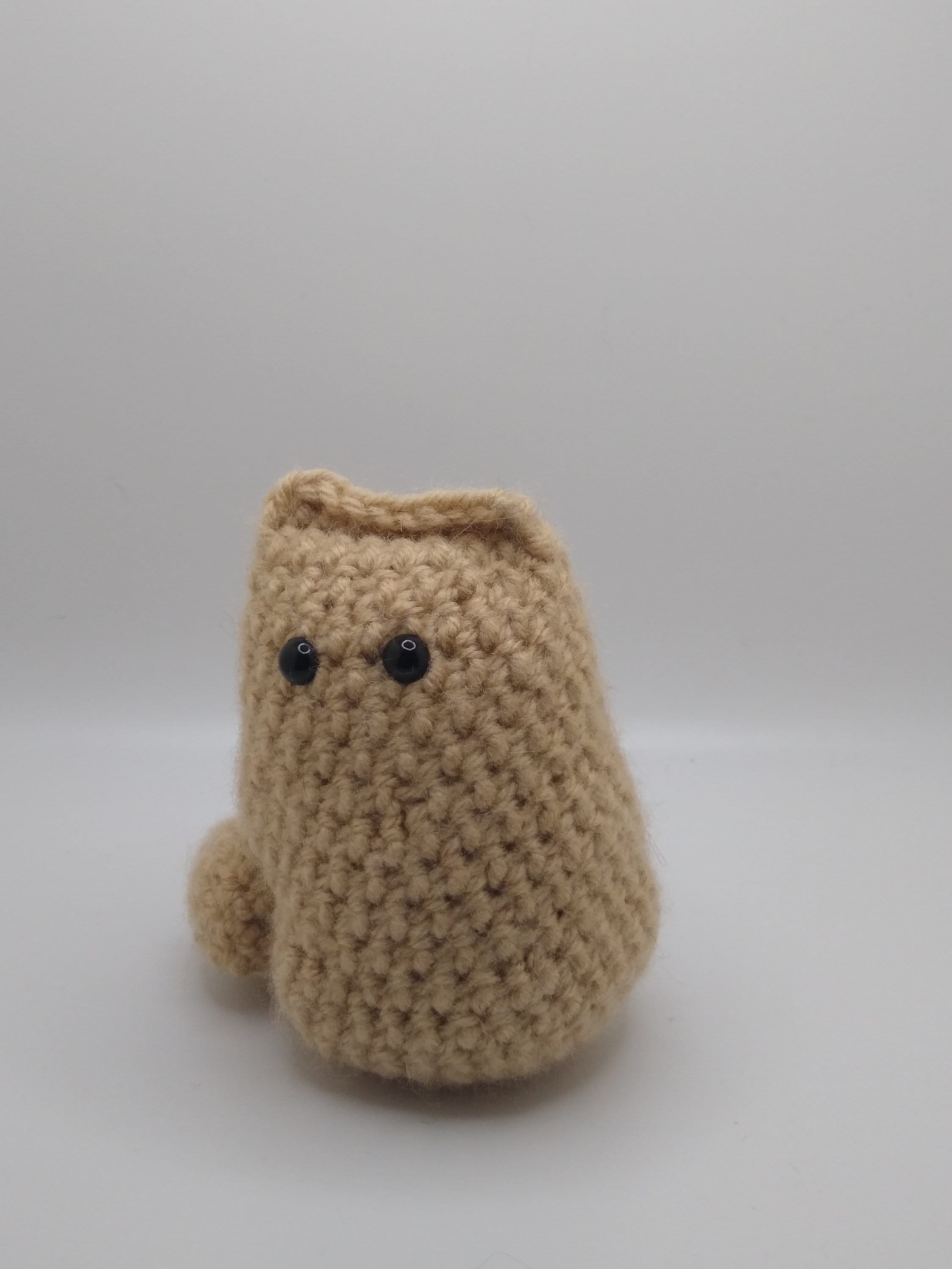 small buff/tan amigurumi cat plushy desk buddy - Thumbnail 4