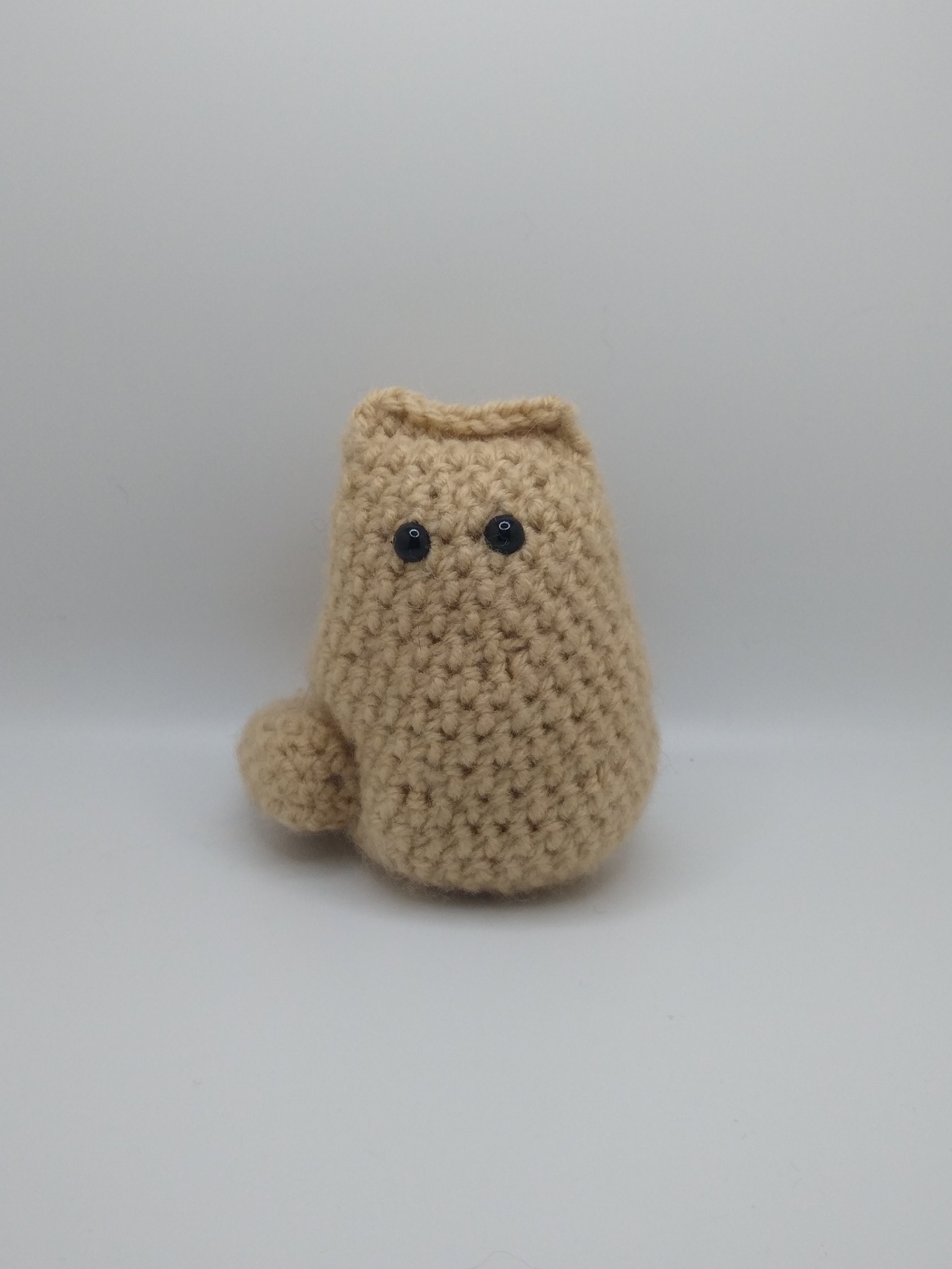 small buff/tan amigurumi cat plushy desk buddy - Thumbnail 2