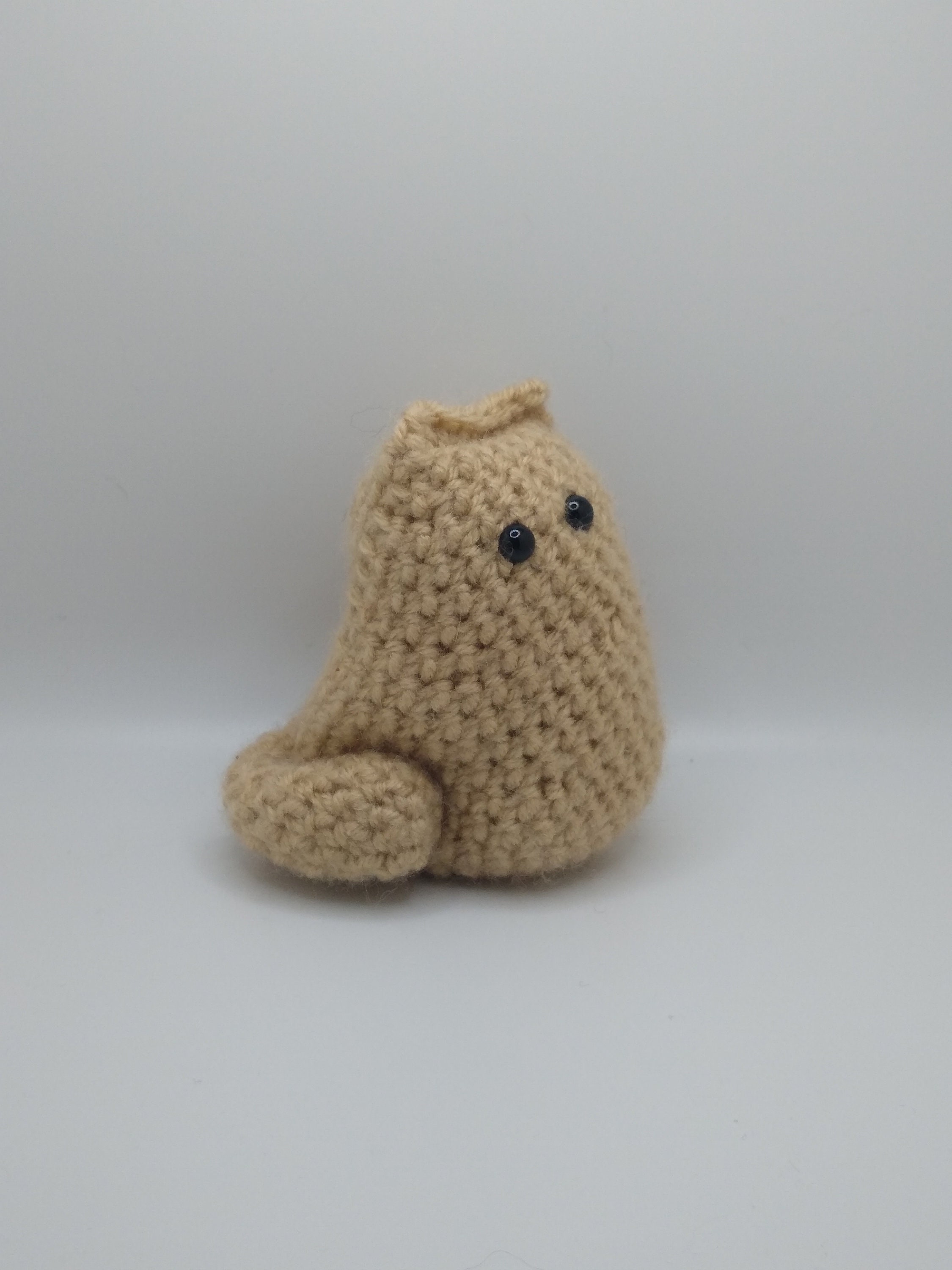 small buff/tan amigurumi cat plushy desk buddy - Thumbnail 3
