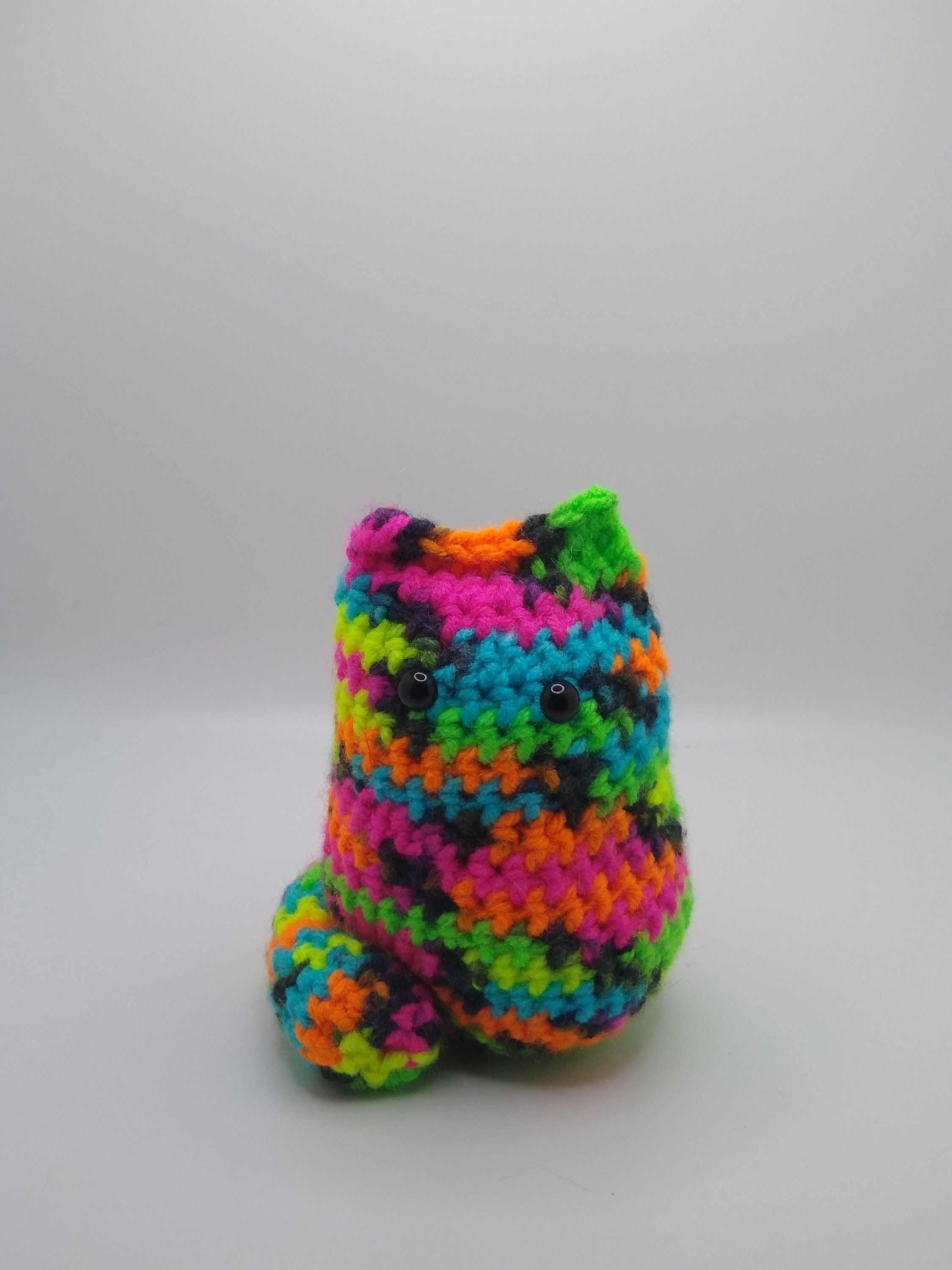 small blacklight amigurumi cat plushy desk buddy - Thumbnail 2