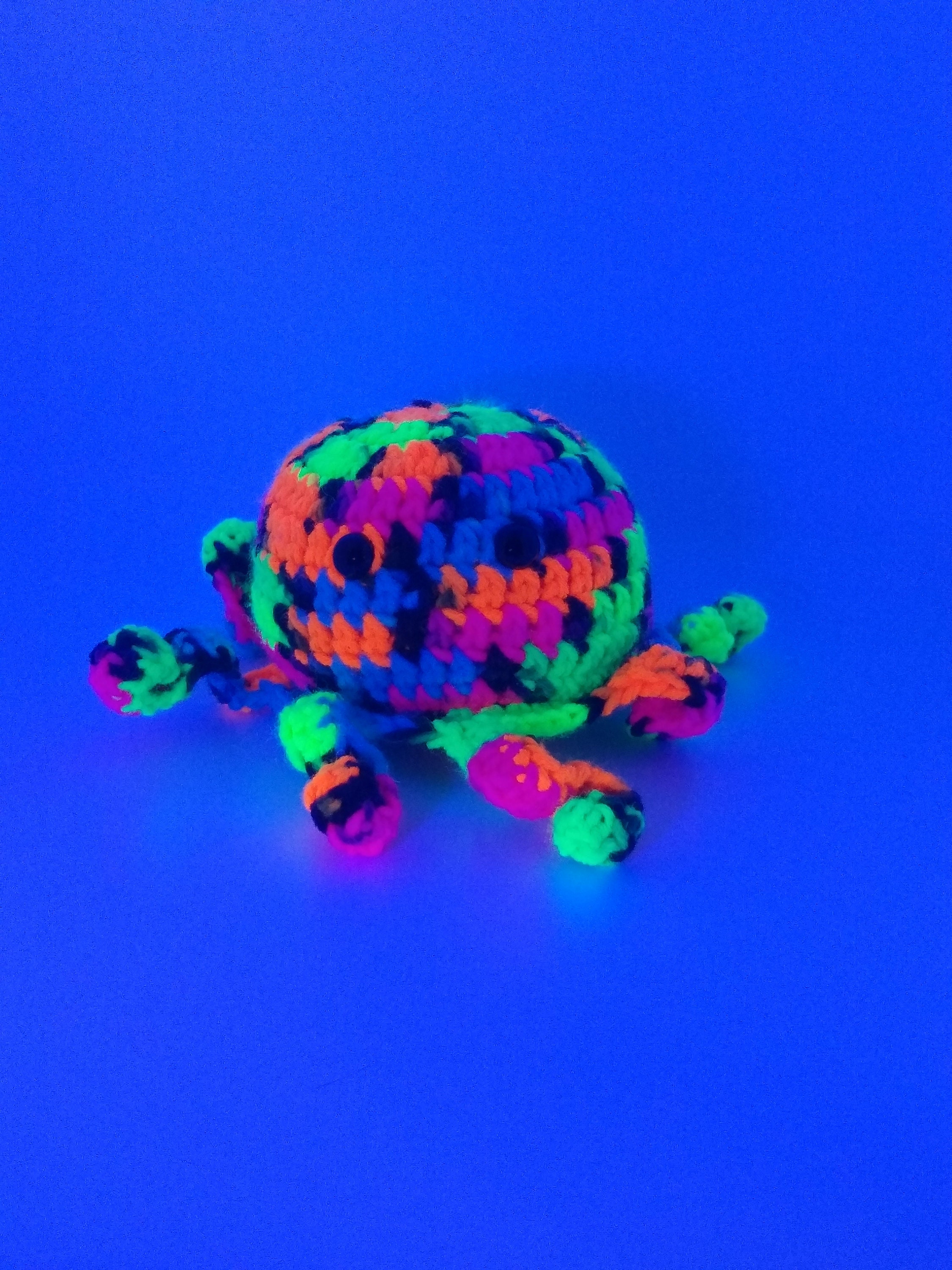 blacklight amigurumi octopus plushy - Thumbnail 6