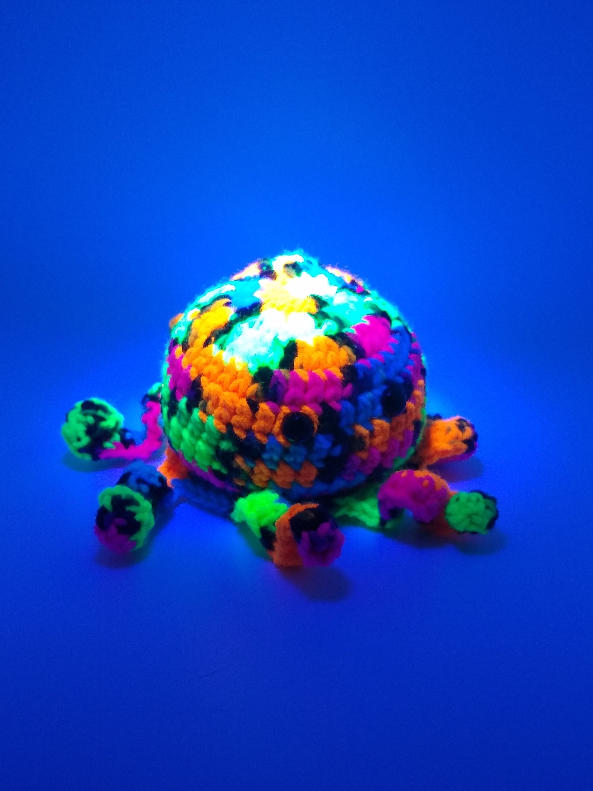 blacklight amigurumi octopus plushy - Thumbnail 5