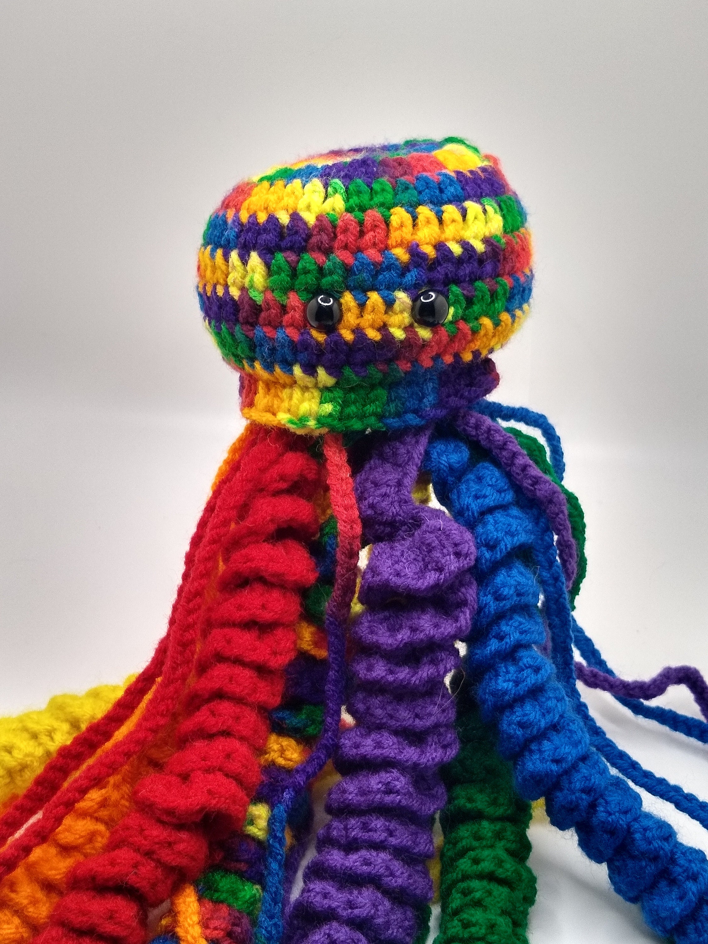 Rainbow amigurumi jellyfish plushy desk pet - Thumbnail 5