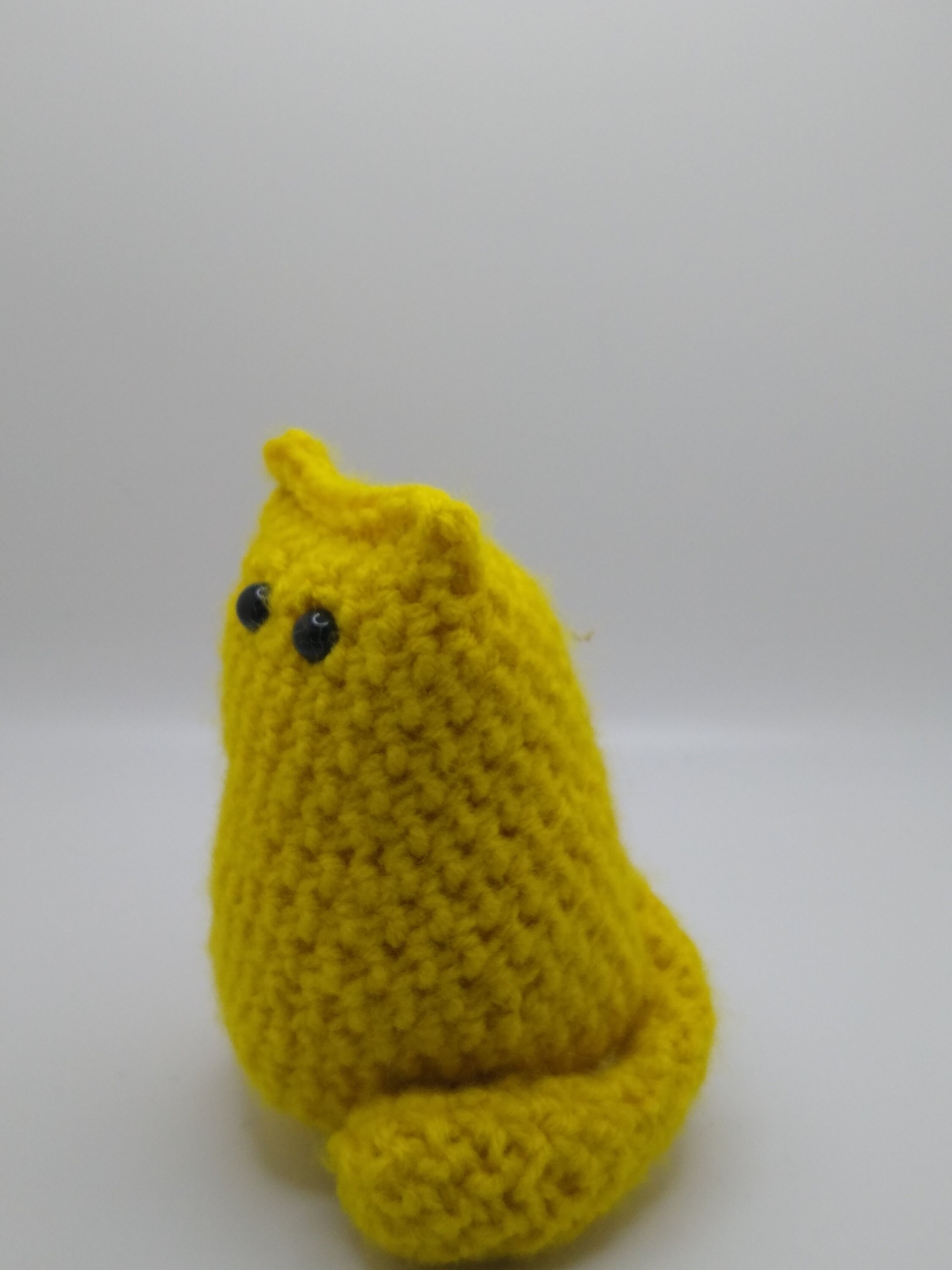 small yellow amigurumi cat plushy - Thumbnail 3