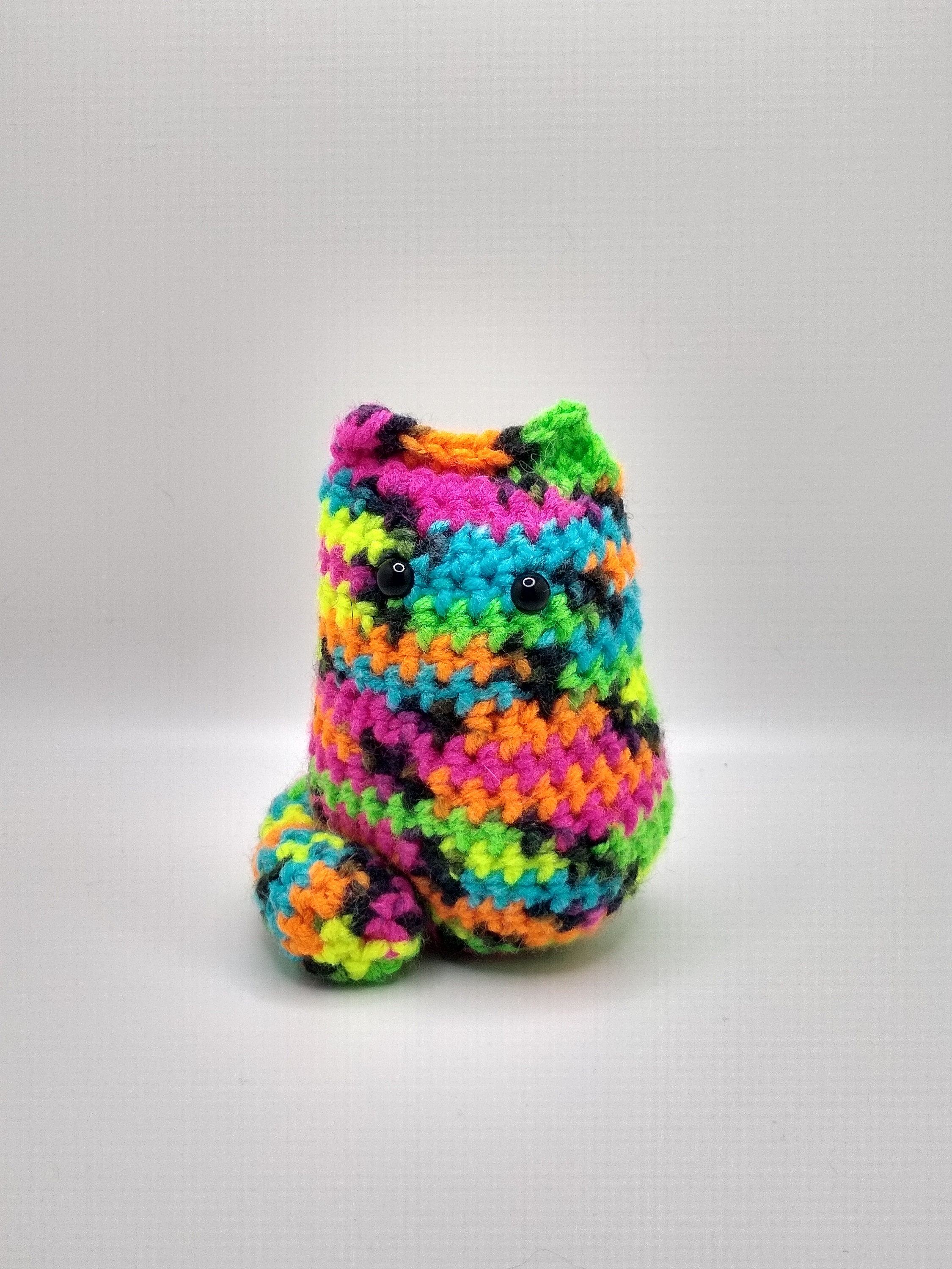 small blacklight amigurumi cat plushy desk buddy - Thumbnail 7