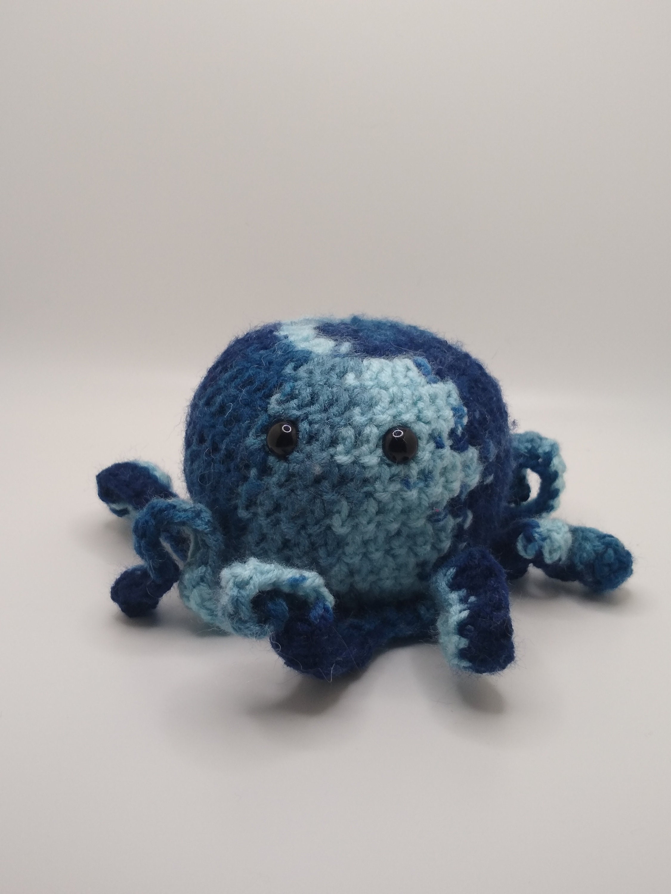 shaded dusk amigurumi octopus plushy - Image 1
