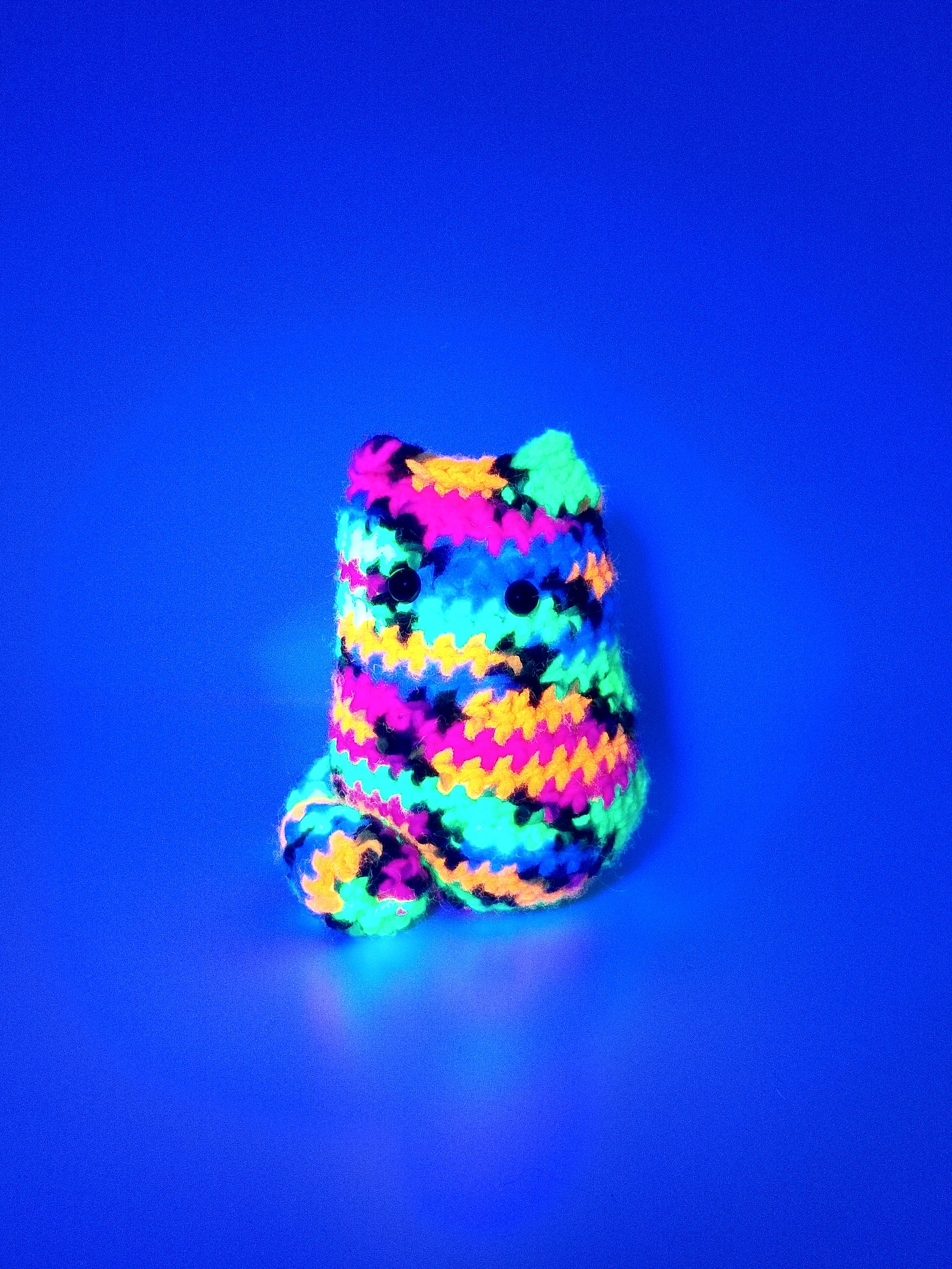 small blacklight amigurumi cat plushy desk buddy - Thumbnail 5