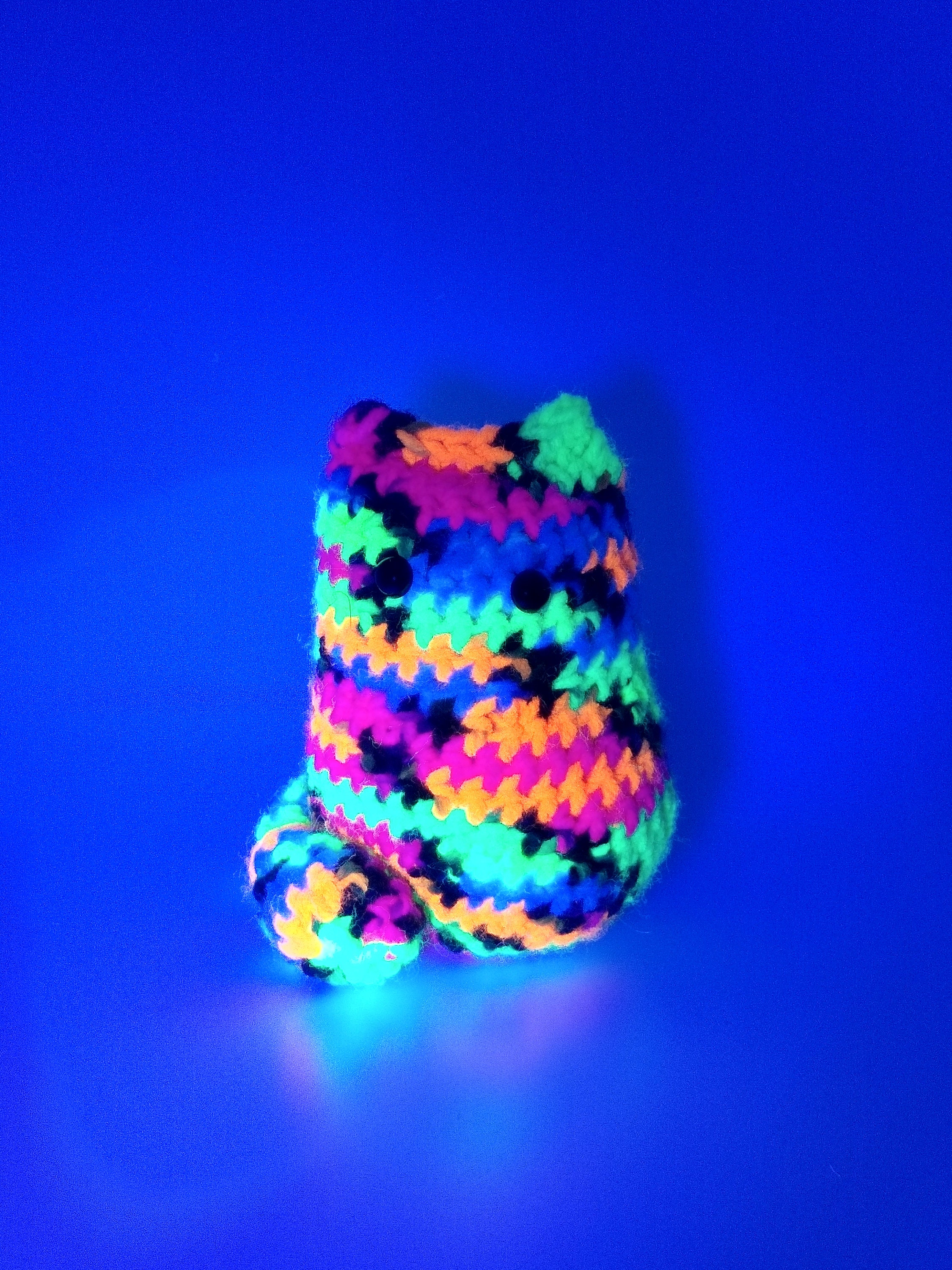 small blacklight amigurumi cat plushy desk buddy - Thumbnail 6