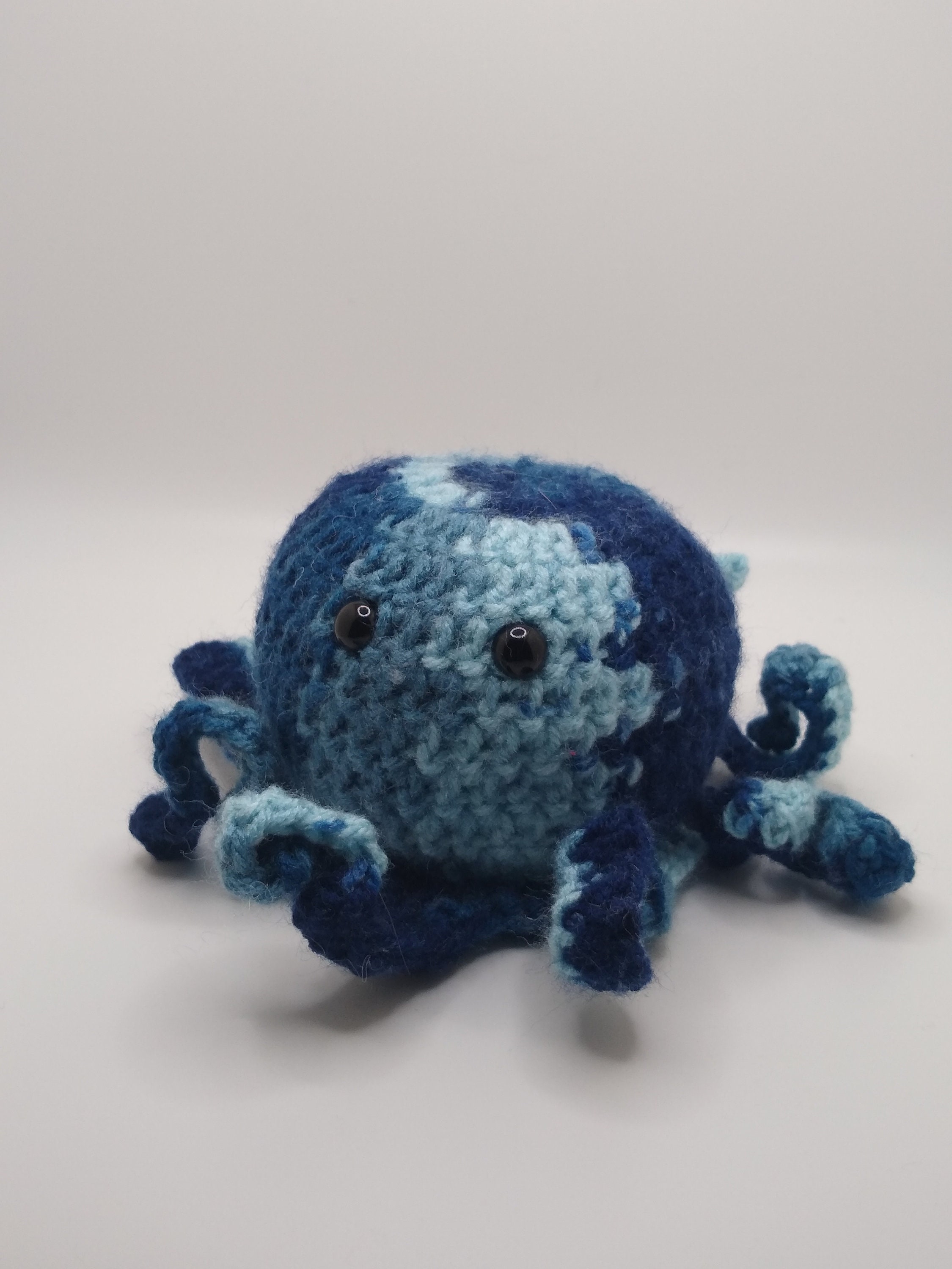 shaded dusk amigurumi octopus plushy - Thumbnail 3