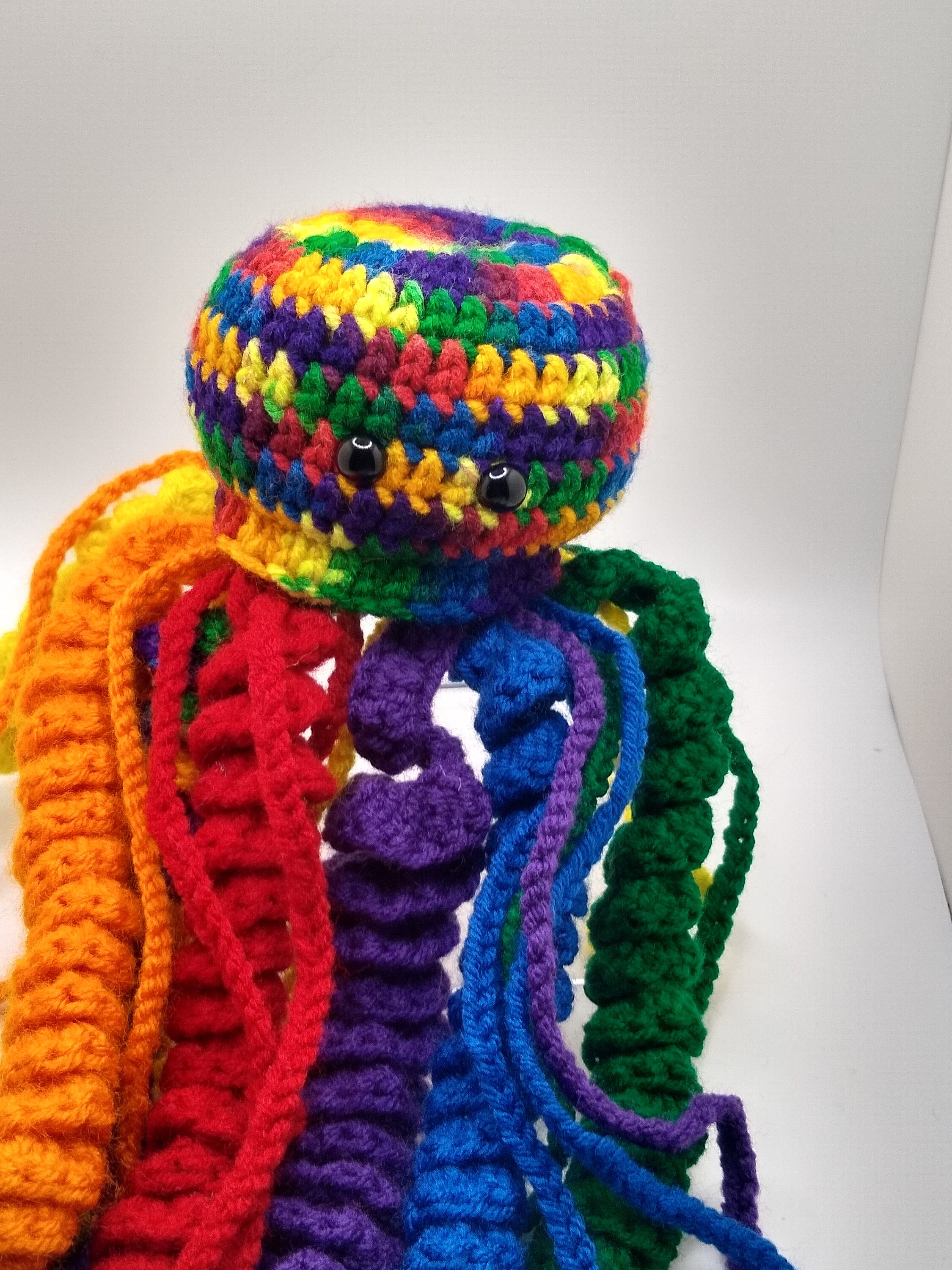 Rainbow amigurumi jellyfish plushy desk pet - Thumbnail 4