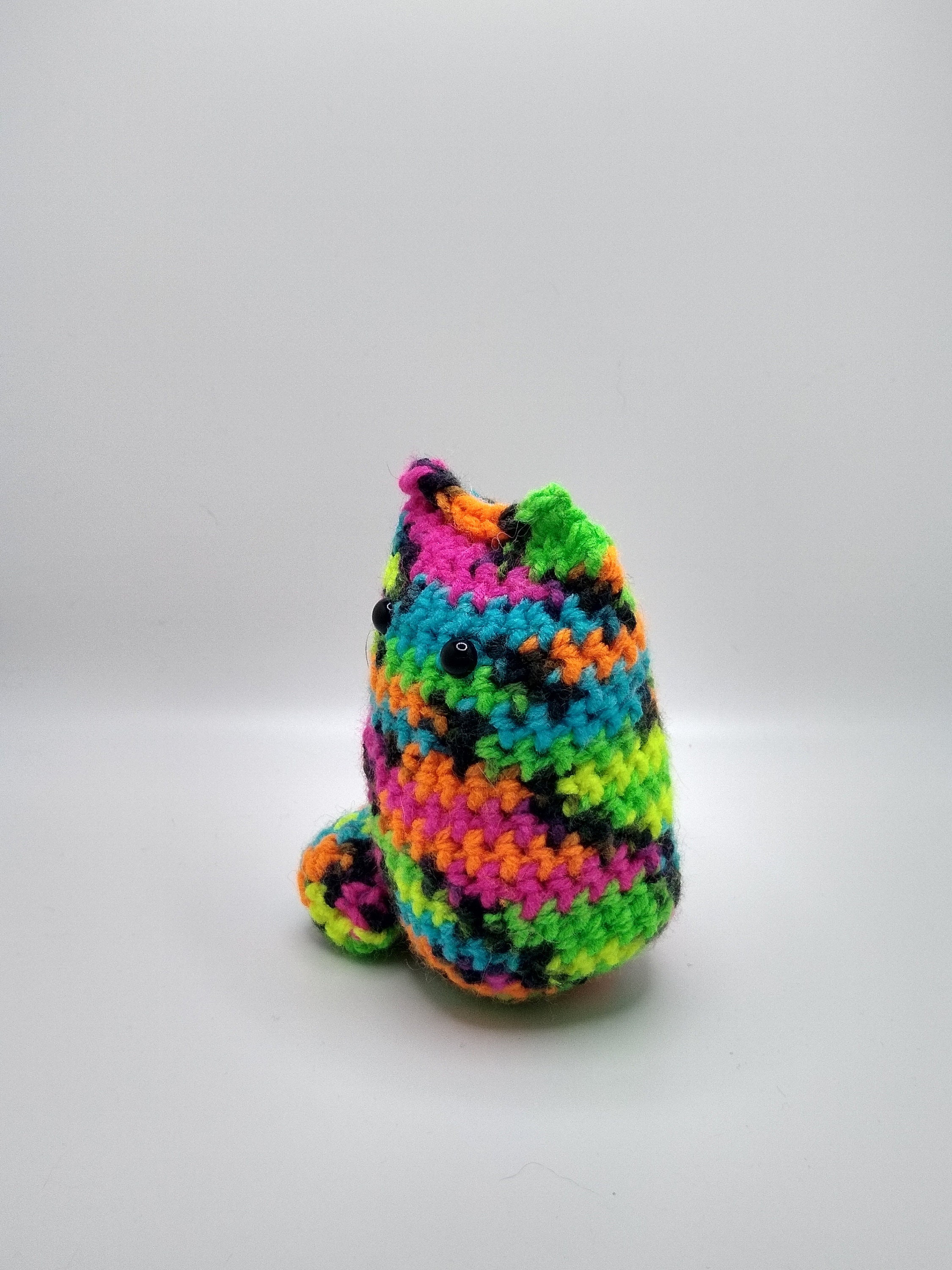 small blacklight amigurumi cat plushy desk buddy - Thumbnail 4