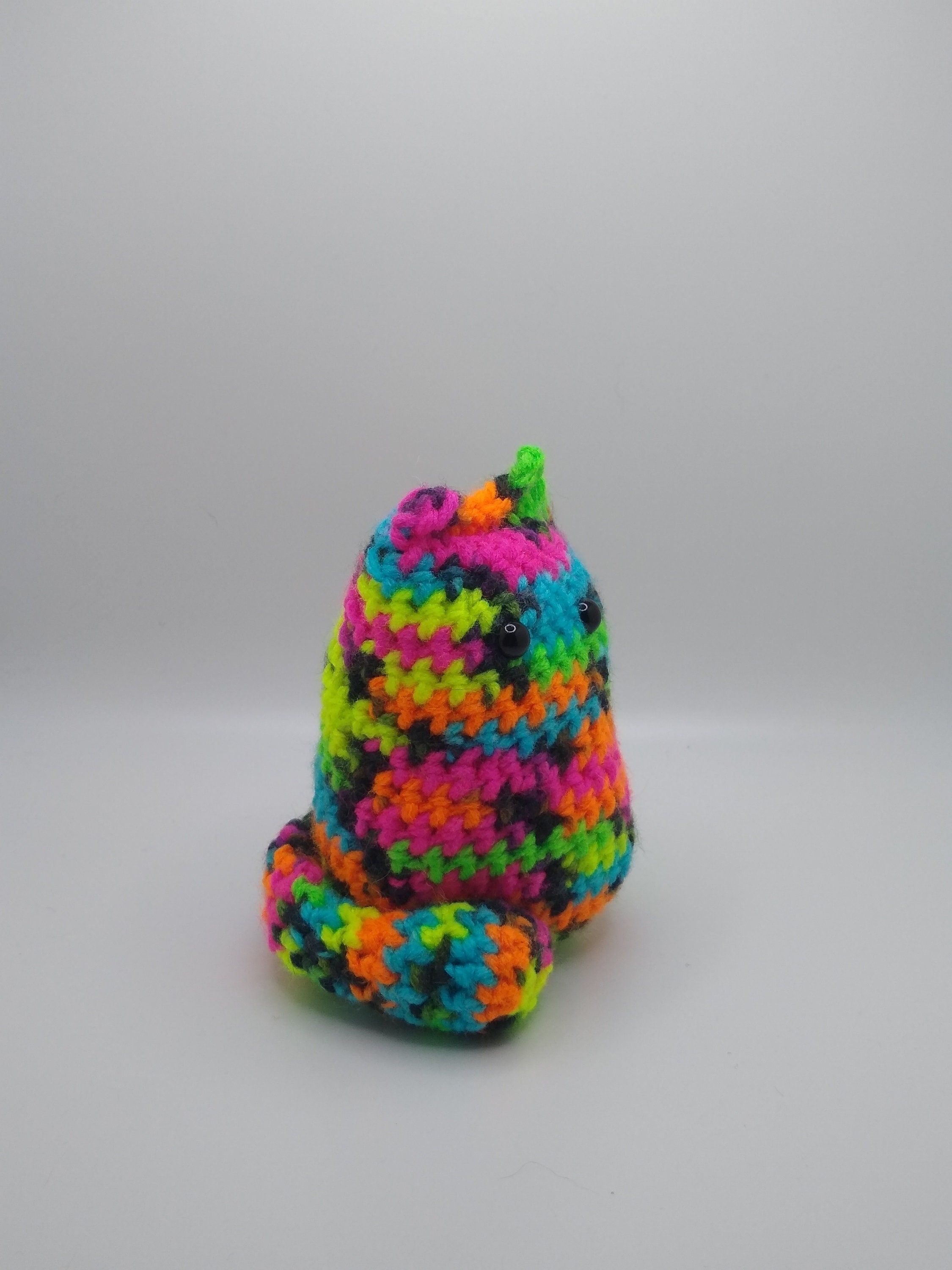 small blacklight amigurumi cat plushy desk buddy - Thumbnail 3