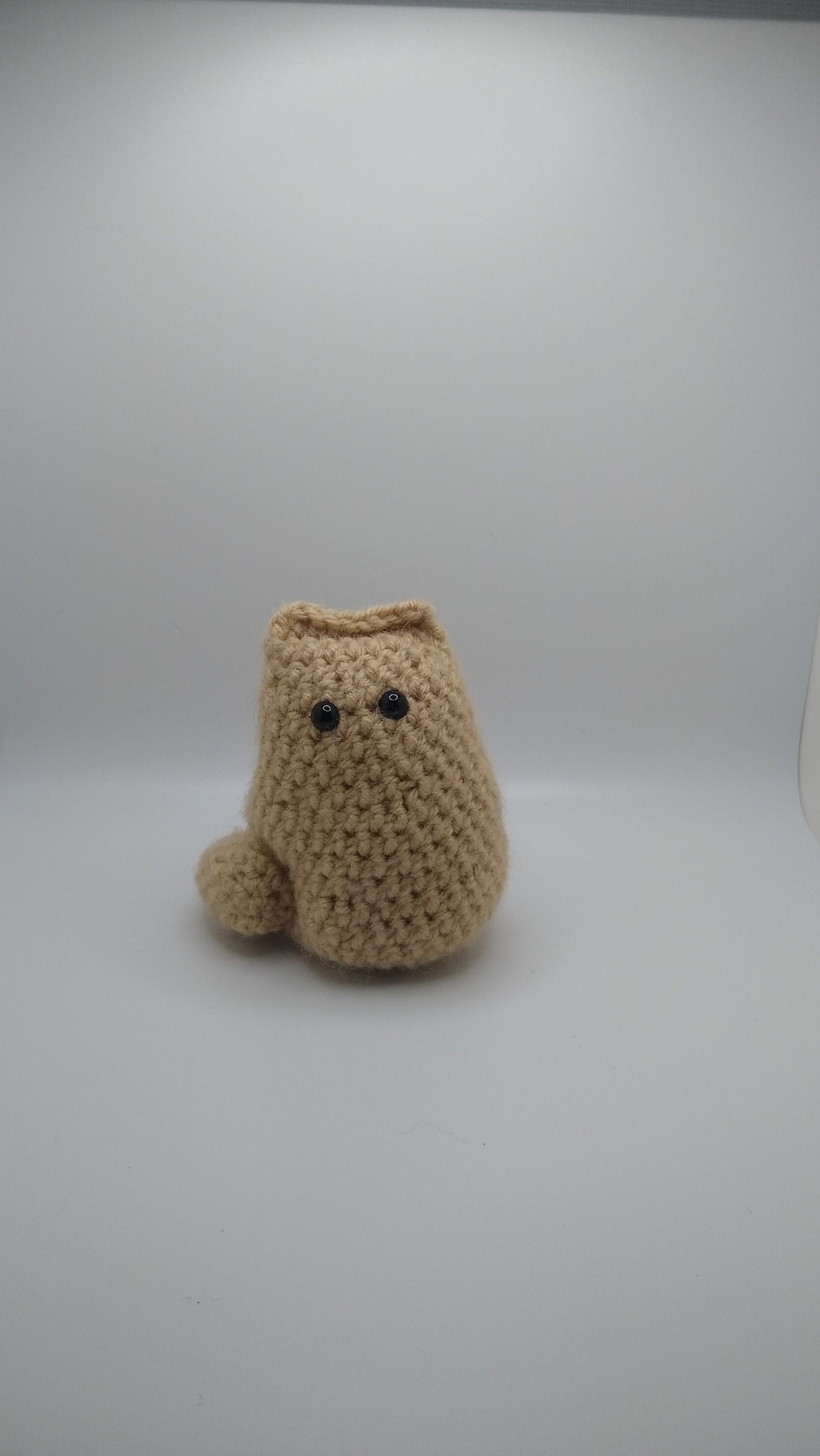 small buff/tan amigurumi cat plushy desk buddy - Thumbnail 5
