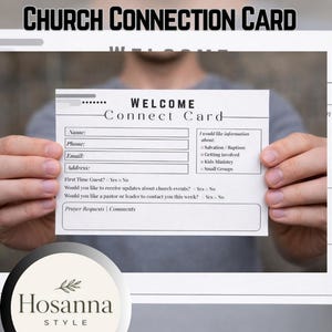 Puede incluir: Una "Welcome Connect Card" blanca con campos rellenables para nombre, teléfono, correo electrónico y dirección. La tarjeta también incluye casillas de verificación para solicitudes de información. La tarjeta es sostenida por una persona.
