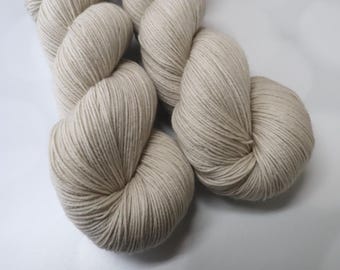 Hand Dyed KM Fingering Sock Yarn Superwash Merino Wool Nylon in Off White Pale Pecan
