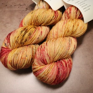 Hand Dyed ,Golden Sparkle Speckle Yarn, Fingering, Sock, Superwash Merino Wool Nylon in Toffee with Red and Charcoal