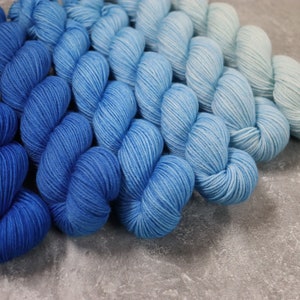 Gradient KM Fingering 6 Color Yarn Set Mini 33's Sapphire Blue to Ice
