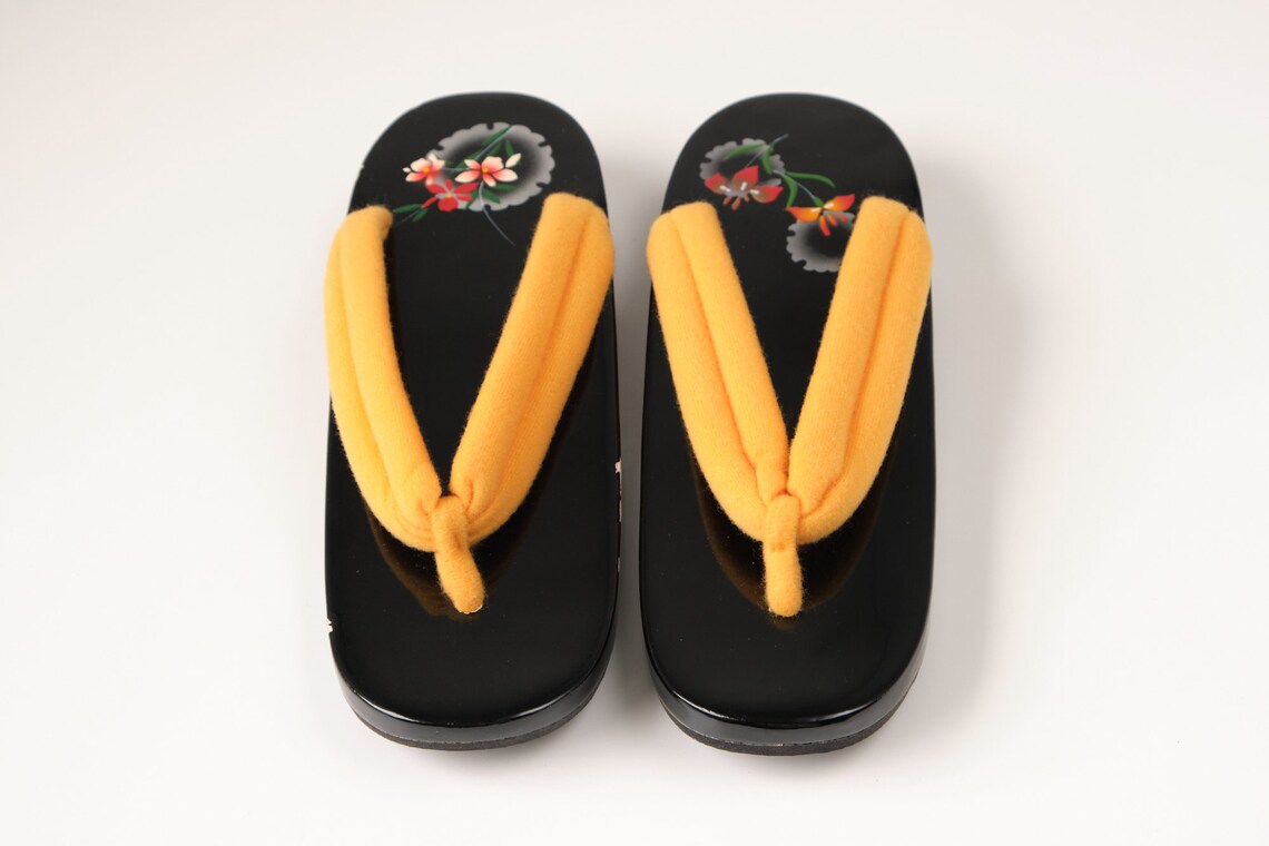 wooden zori