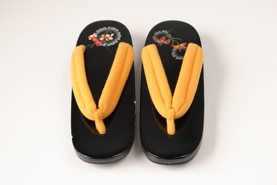 Authentic Japanese wooden & lacquered zori sandal… - image 1