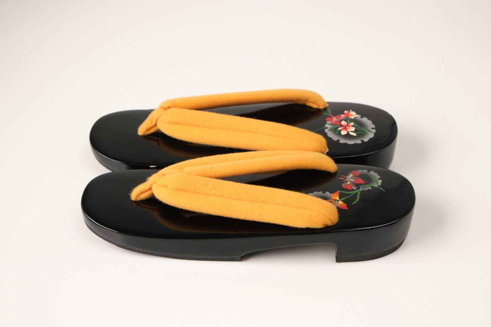 wooden zori