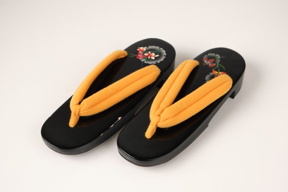Authentic Japanese wooden & lacquered zori sandal… - image 2