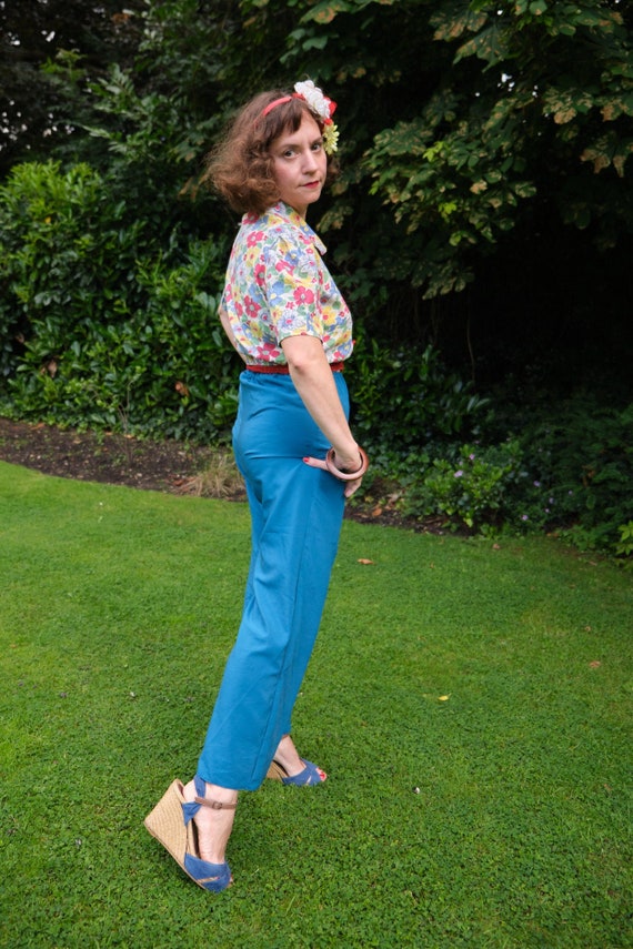 40s Cheerful FLORAL BLOUSE /  Cropped Puff Sleeve… - image 4