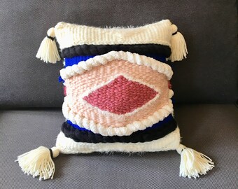 Hecho a pedido- Almohada decorada tejida a mano