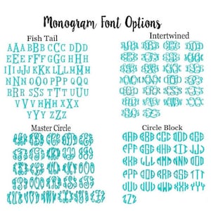 Może przedstawiać: Obraz przedstawiający opcje czcionek monogram&oacute;w w kolorze turkusowym. Czcionki obejmują Fish Tail, Intertwined, Master Circle i Circle Block. Każda czcionka wyświetla alfabet, aby zwizualizować inicjały.