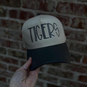 Aangepaste sport geborduurde vintage truckerhoed, geborduurde 3D-pet, Tigers Game Day-hoed, trendy honkbalkleding, krijtstreep mama honkbalpet afbeelding 16