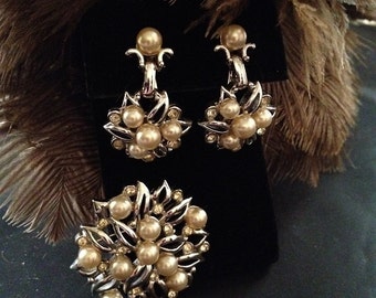 1960s Silver Pearl & Rhinestone Brooch Set