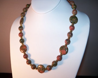 An Exquiste Natural Unakite Gemstone Necklace and Earrings. (201336)