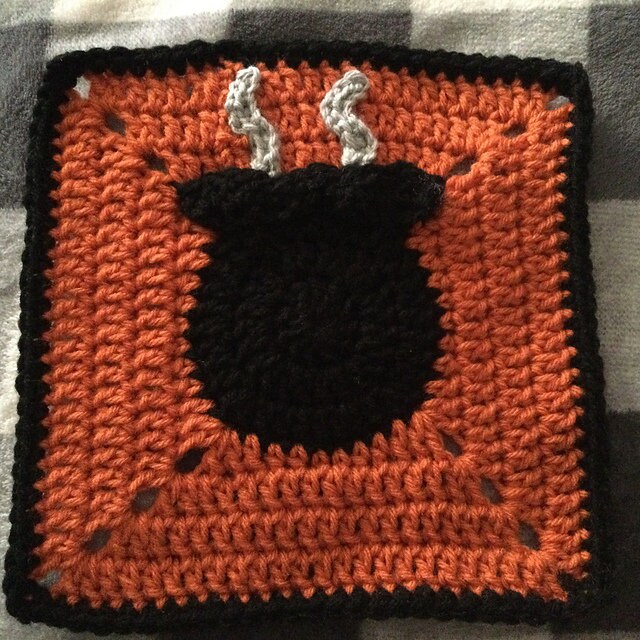 CROCHET PATTERN - Halloween Square - Cauldron - PATTERN
